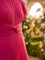 Seraphina | Elegancka Maxi Sukienka Plisowana z Zawiązanym Wcięciem w Talii