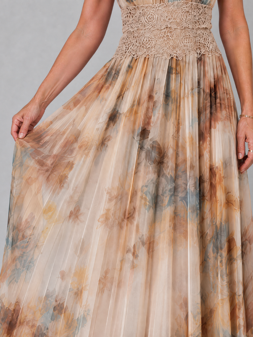 Elavenue | Sukienka maxi z dekoltem halter, koronką i wąską talią