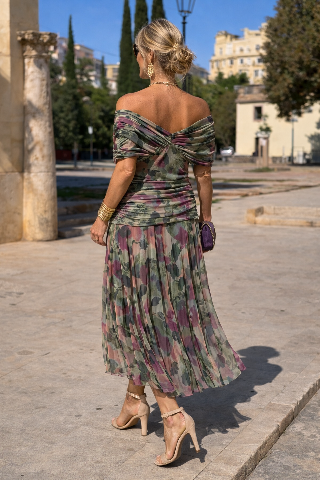 Elegancka długa sukienka na wieczór z dekoltem w kształcie serca
