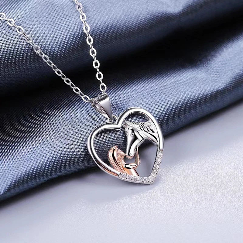 Elegancka Naszyjnik Hjärta Zircon z Dziewczynką i Koniem