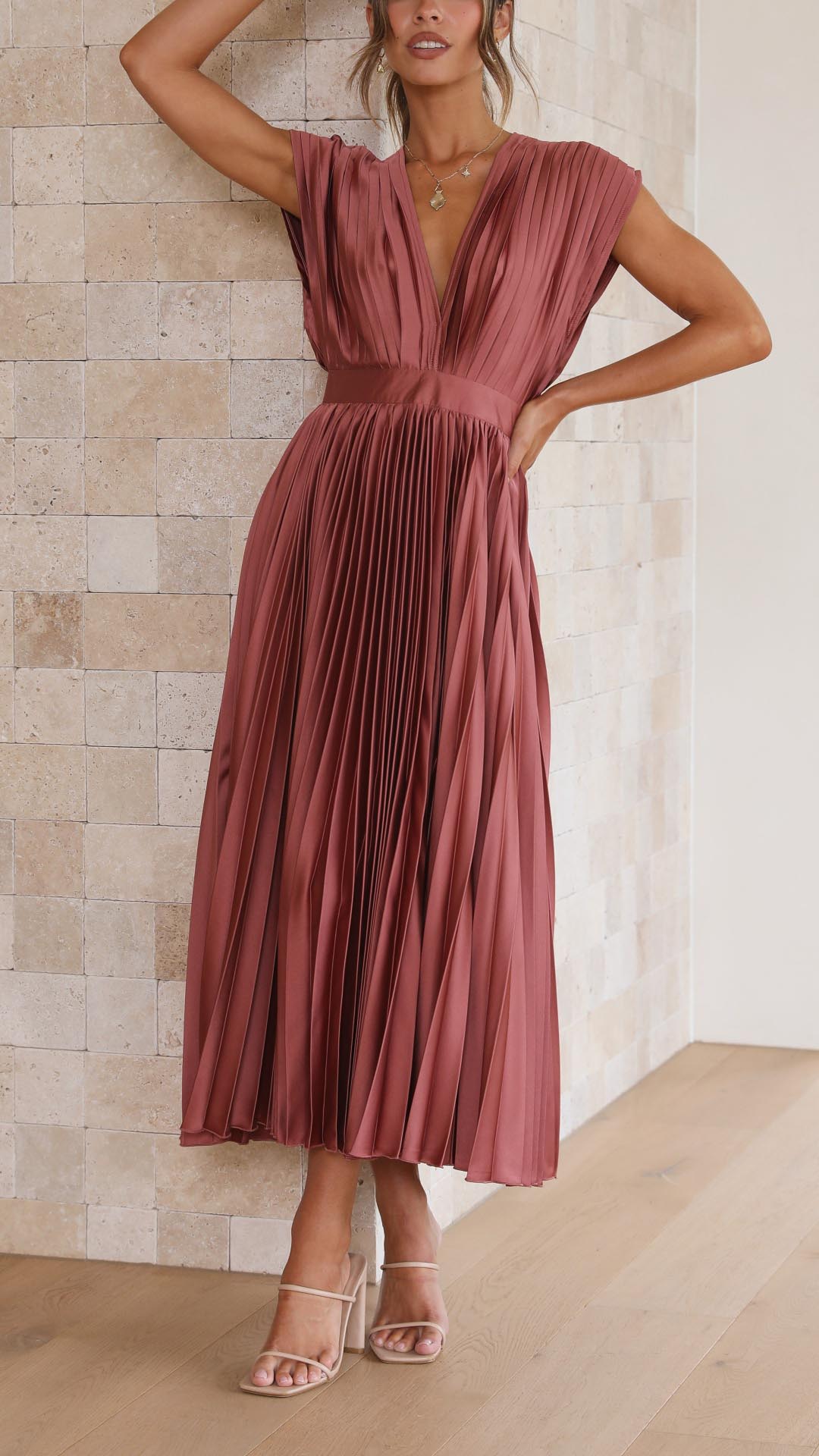Isla | Elegancka plisowana sukienka